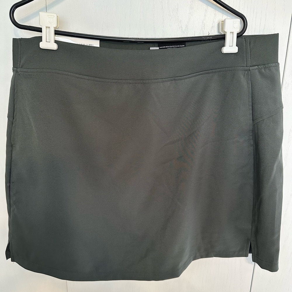 32 Degrees Green Skort NWT